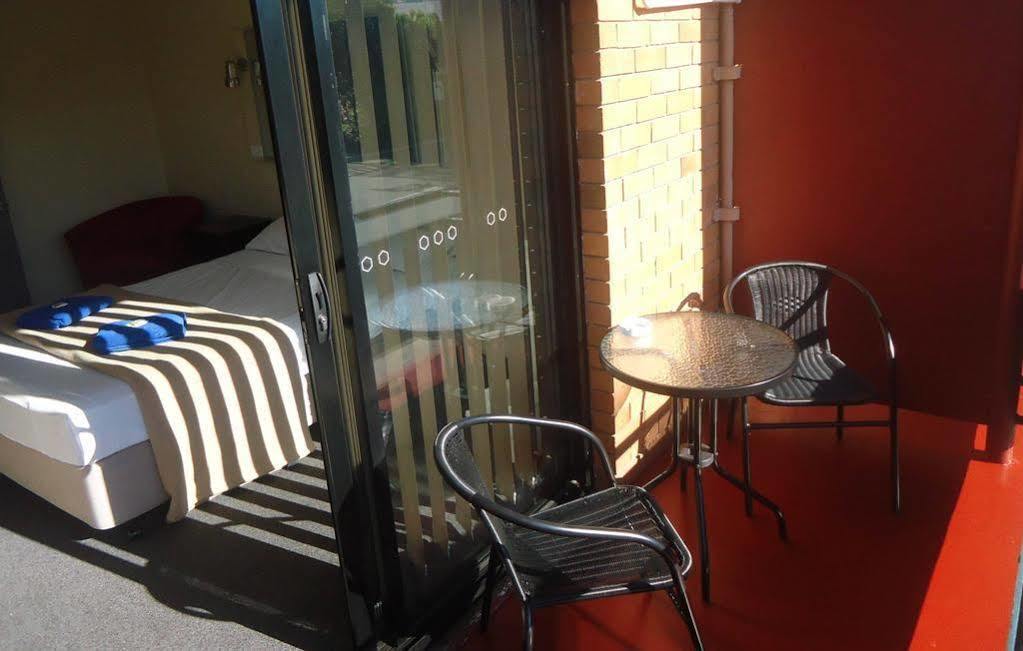 Kingsford Riverside Inn Brisbane Bagian luar foto